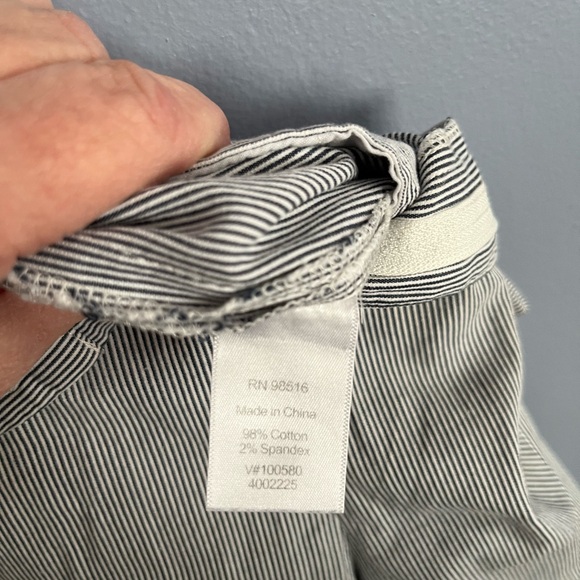 Coldwater Creek Size 10 Navy White Stripe Capri Preowned - Picture 7 of 8